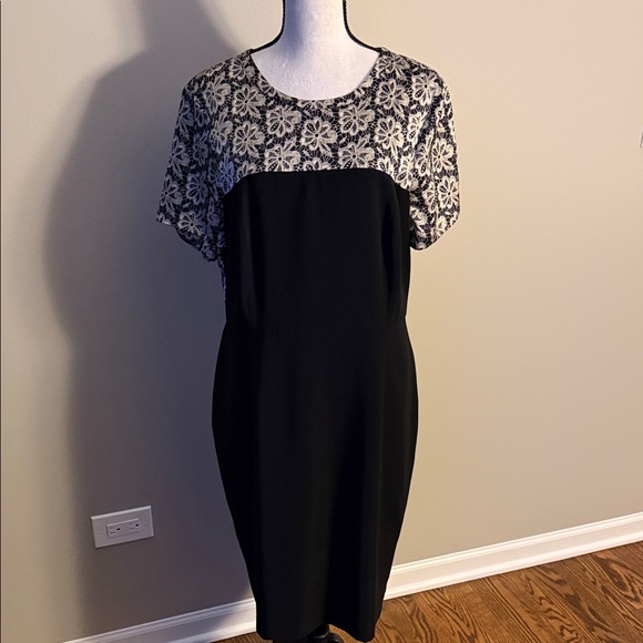 Vince Camuto Dresses & Skirts - Vince Camuto Black and Cream Floral Midi Dress